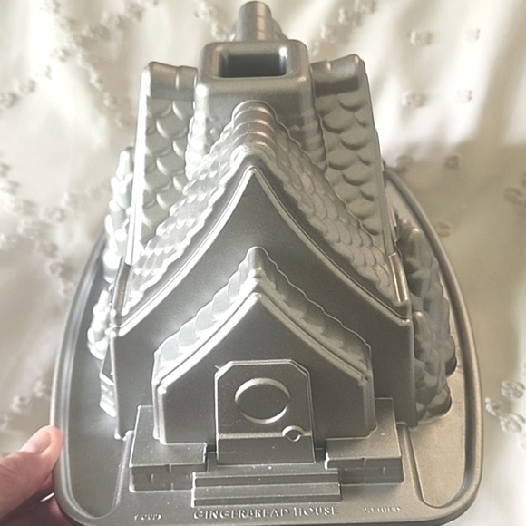NordicWare Gingerbread House Cake Mold - Picture 3 of 5